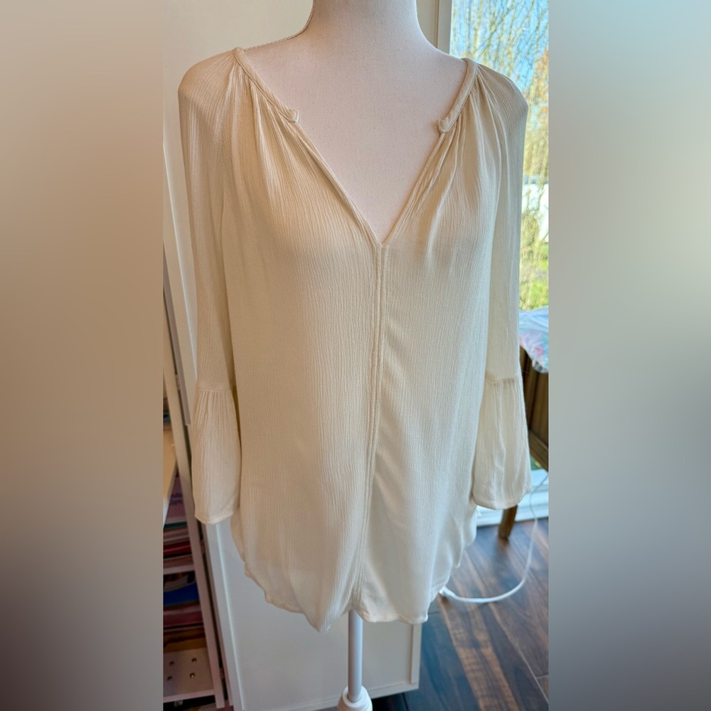 Velvet by Graham & Spencer ‘Rooney’ Crinkle Gauze Top in Coconut - Size M, EUC